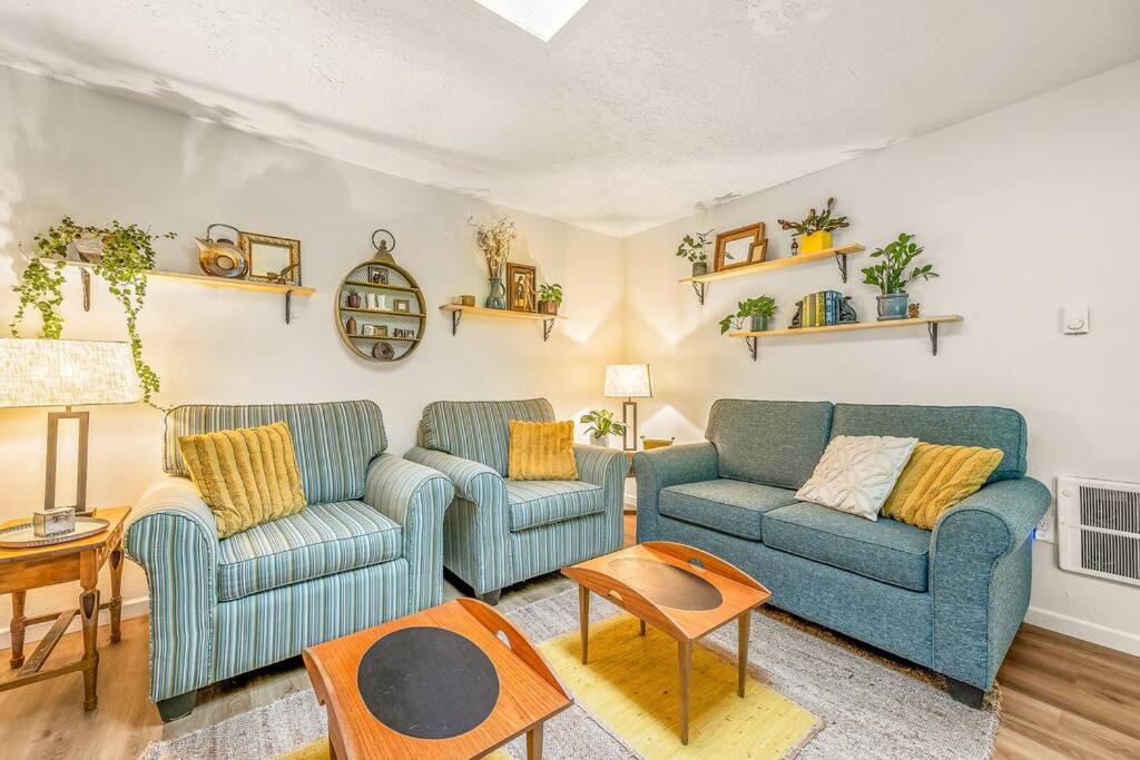 Fotografie 7: Bright, Updated Waterfront Cottage Pets Welcome!