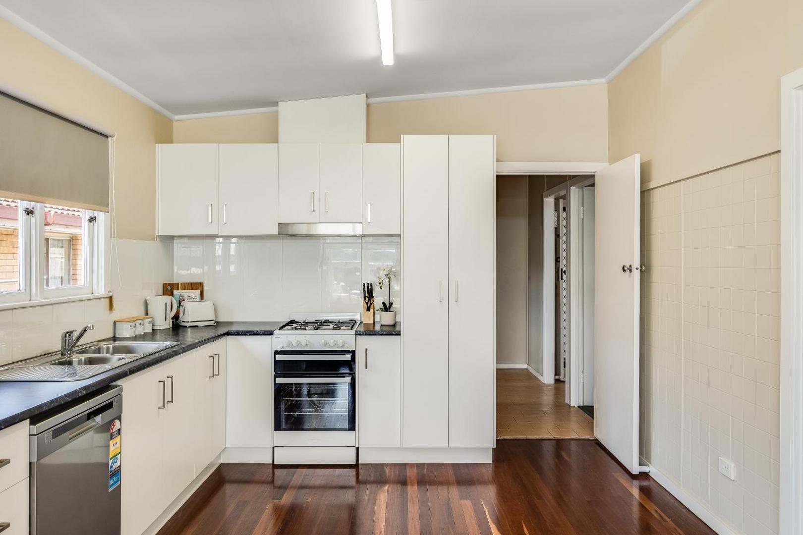 Kuva 10: Light & Bright! 3 Bedroom Cottage, East Toowoomba!