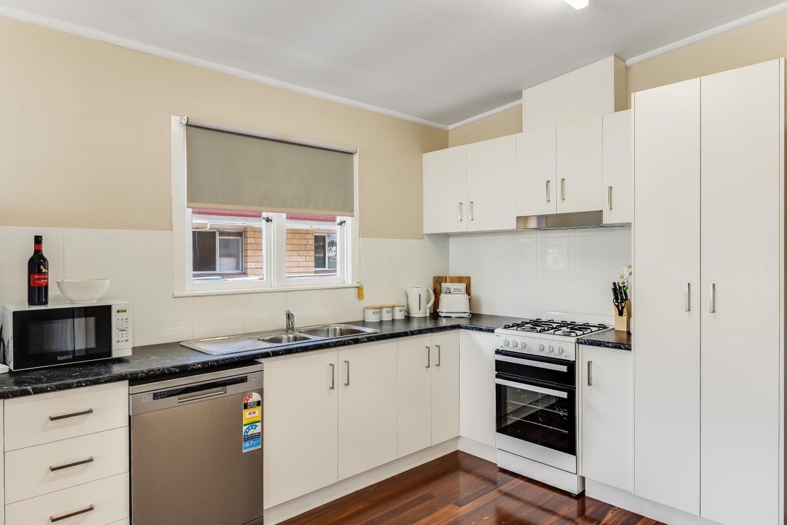 Kuva 3: Light & Bright! 3 Bedroom Cottage, East Toowoomba!