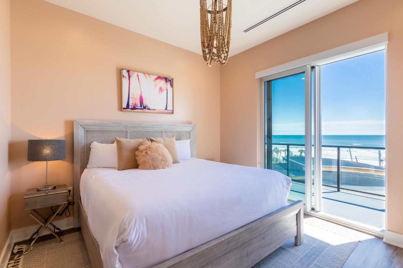 Fotografia 2: Beachfront, Luxury 4 BR Condo with Gulf views next to the Hangout!