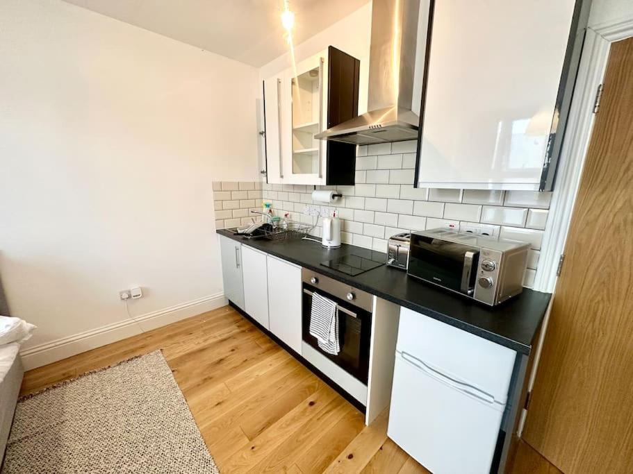 Φωτογραφία 3: SE4, Self contained studio flat.