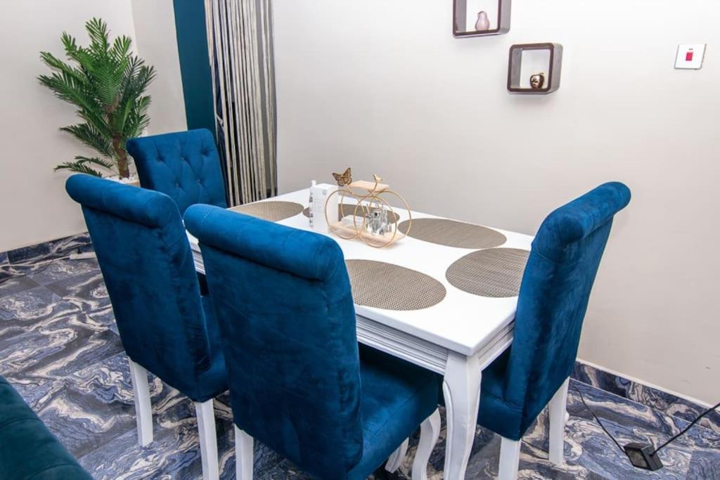 Φωτογραφία 7: Spacious & Homely 3BR Serviced Flat in Ogudu, Lagos - with less than 20min drive to/fro the International Airport