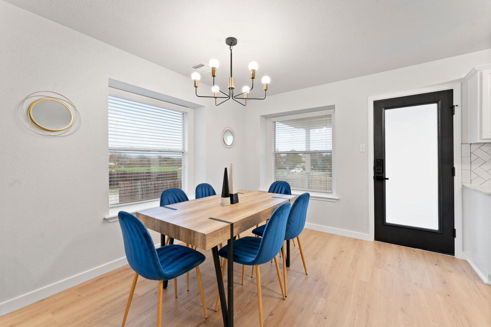 Foto 7: Modern & Homey 3BR Home, Remote Work Friendly, King Beds, Fast WiFi