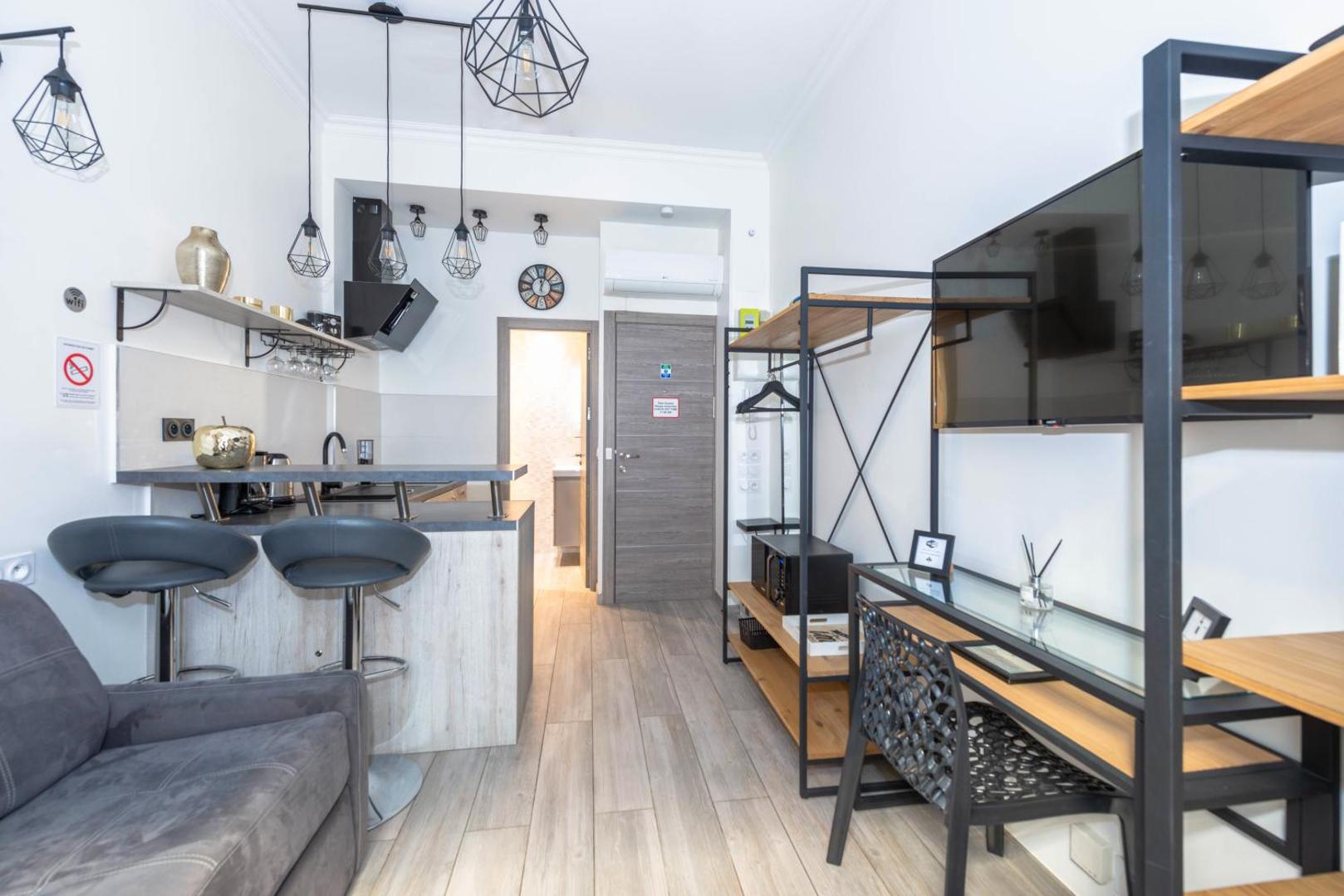 Fotografie 8: Nice Centre Flat - Modern, Quiet and Brand New