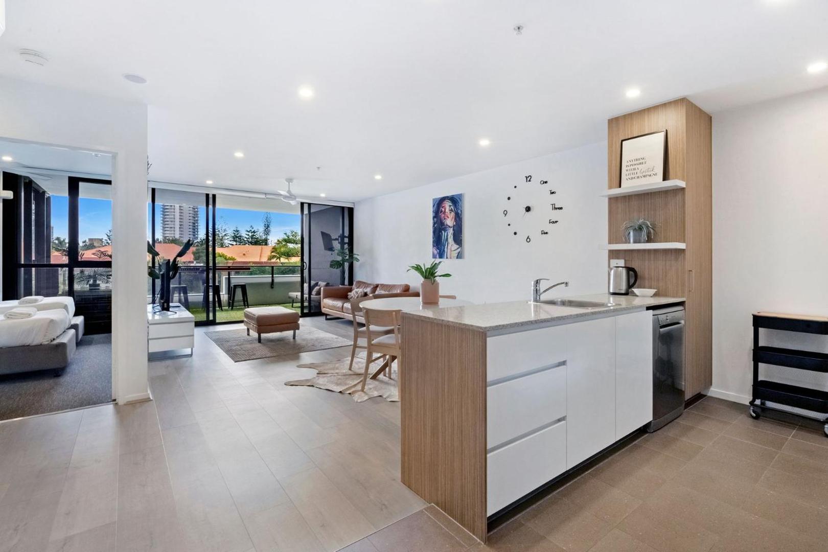 Billede 5: Broadbeach - Modern 2 Bedroom Apartment at Synergy