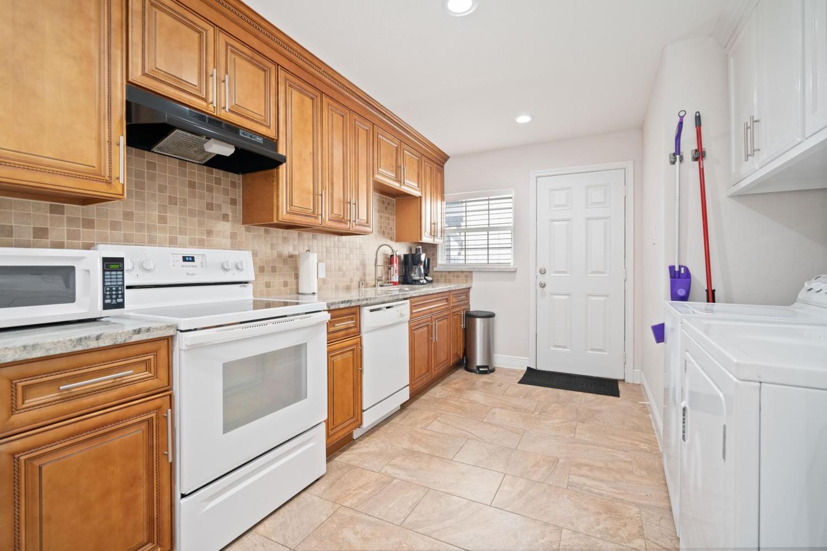Fotografie 6: Pristine & Exquisitely Designed APT 7 Min From TX Med Center