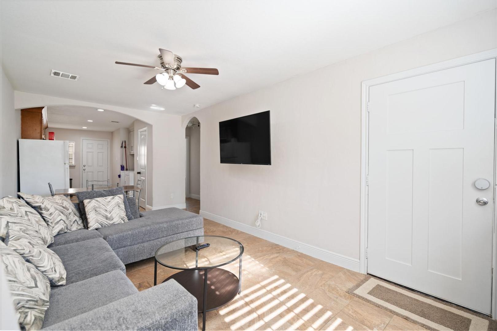 Fotografie 3: Pristine & Exquisitely Designed APT 7 Min From TX Med Center