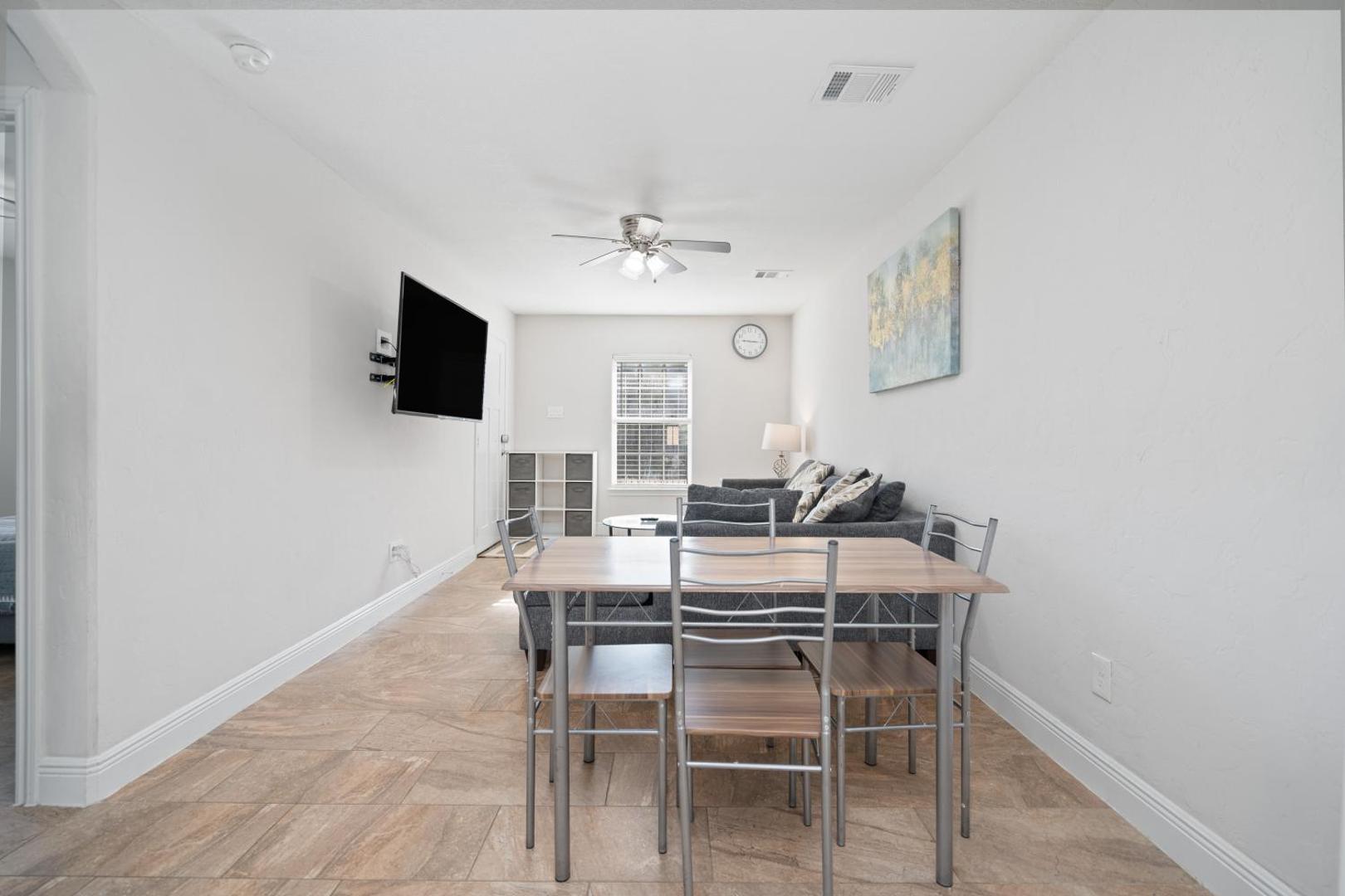 Fotografie 4: Pristine & Exquisitely Designed APT 7 Min From TX Med Center