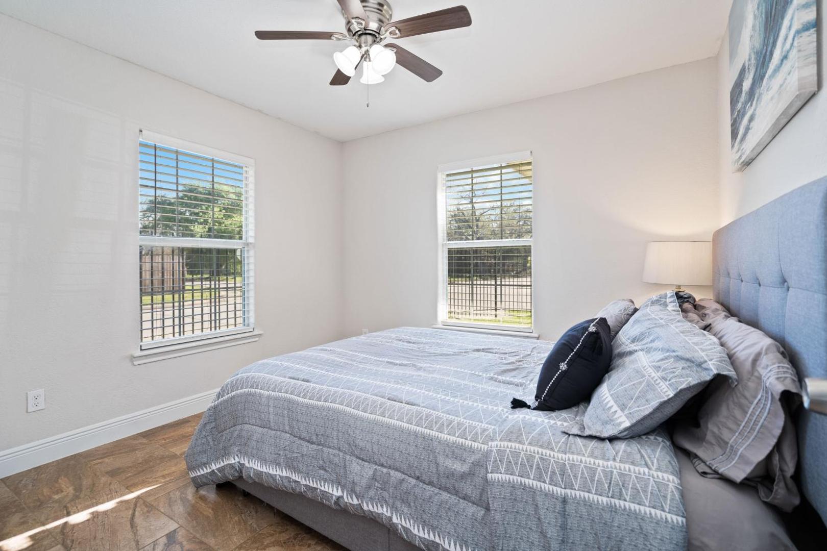Fotografie 10: Pristine & Exquisitely Designed APT 7 Min From TX Med Center