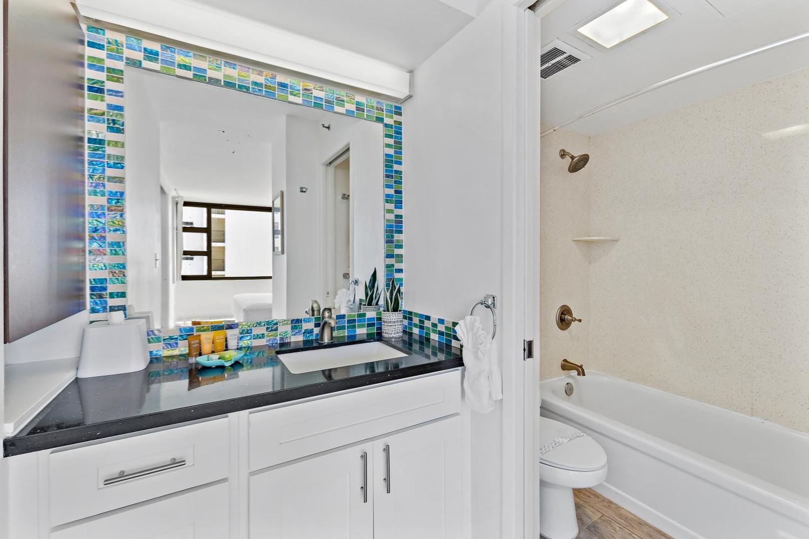 Foto 6: Bright ocean view condo with lanai near the beach
