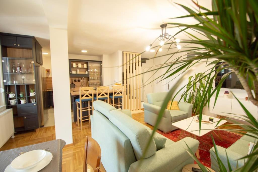 Spacious, central and luxury flat with great view!的照片3