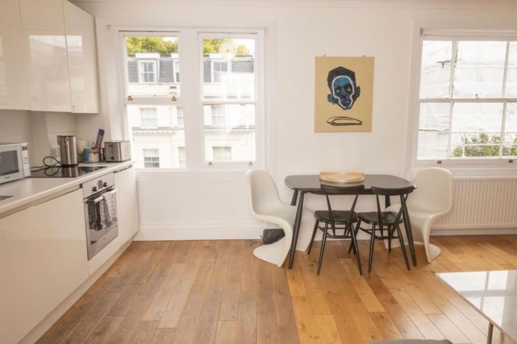 Fotografia 6: Cool, Quiet Notting Hill 2 BED Top Floor APT