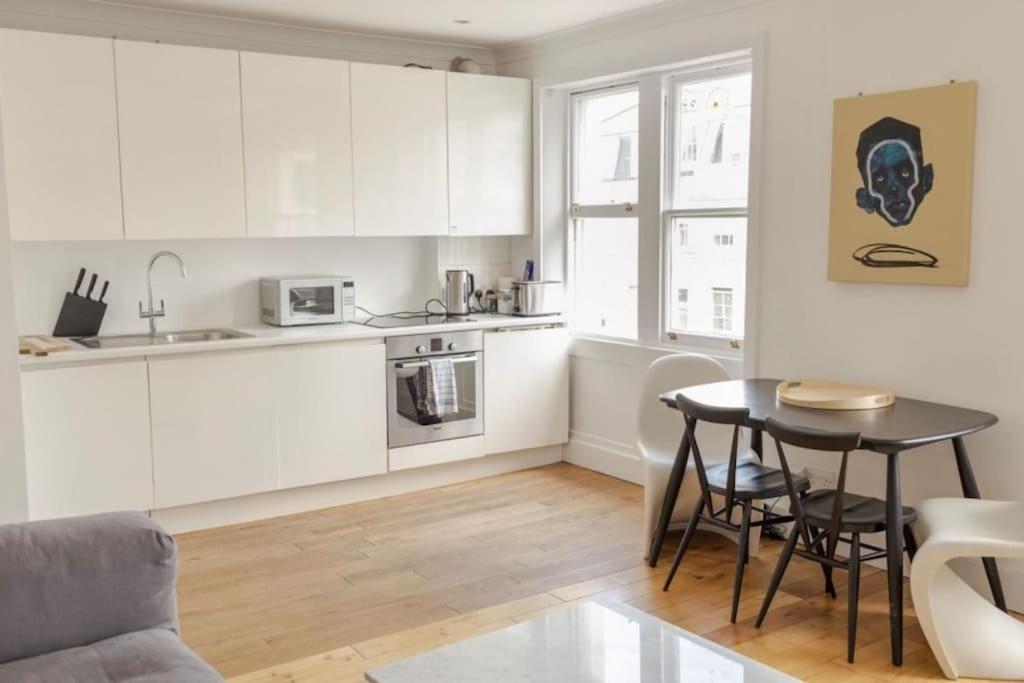 Fotografia 8: Cool, Quiet Notting Hill 2 BED Top Floor APT