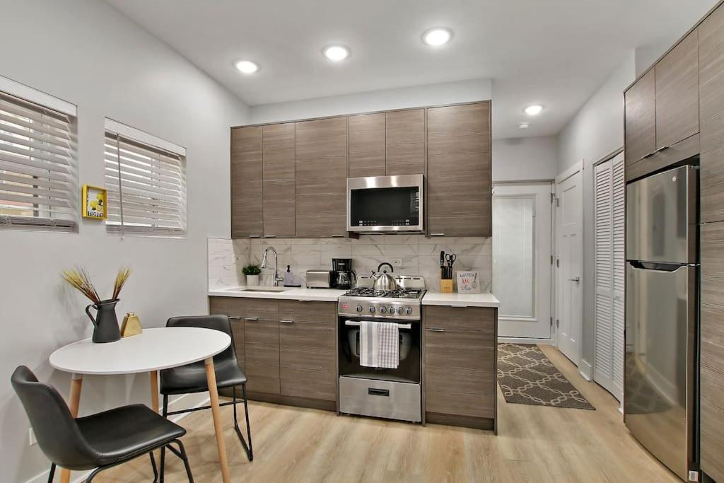 Bilde 4: Comfortable & Furnished Studio Apt with Wi-Fi - Magnolia CH
