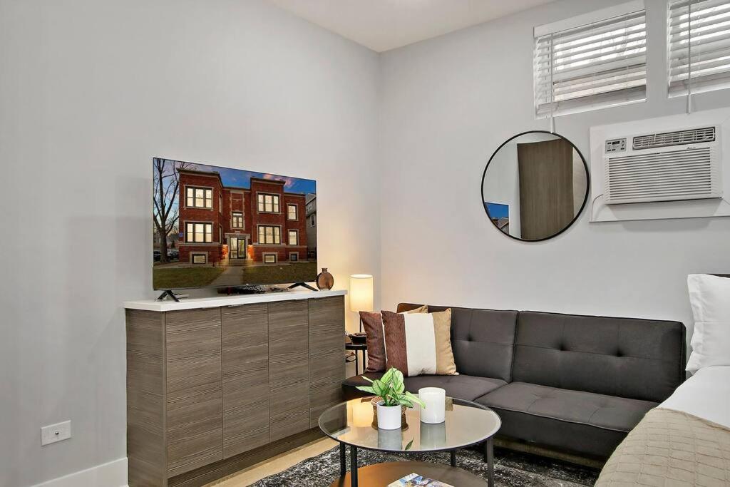 Bilde 2: Comfortable & Furnished Studio Apt with Wi-Fi - Magnolia CH