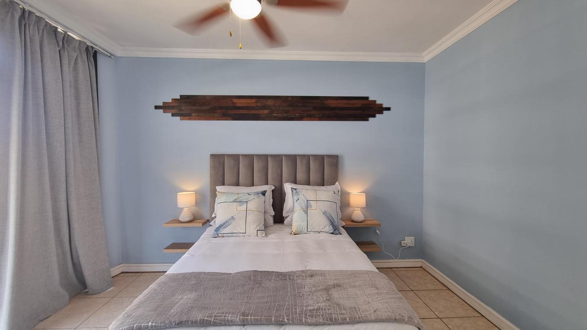 Kuva 5: Accommodation Front - Stylish 2 Sleeper near Ushaka Ushaka Marine World