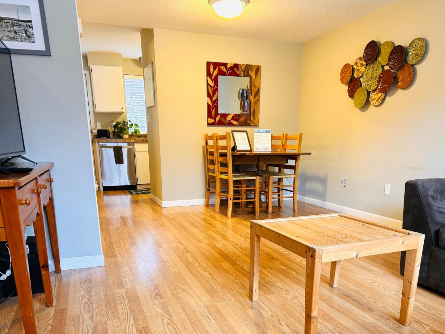 Luxe on Penn Family Friendly, Toddler amenities, baby proof with baby gate, toys, bath toys, cups and plates, Separate Workstation with Desk and Monitor, located in desirable SE Boise next to the Greenbelt and Boise River photo 6