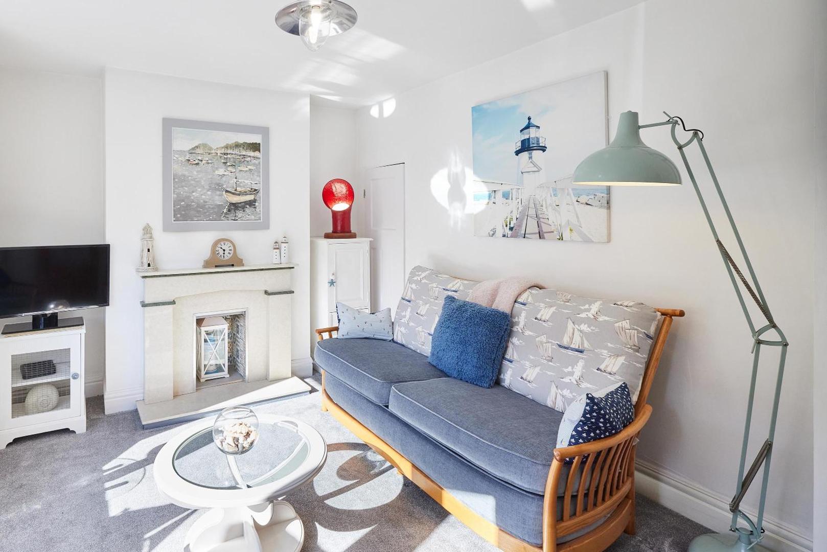 Фотография 2: Host & Stay - Mumbles Cottage
