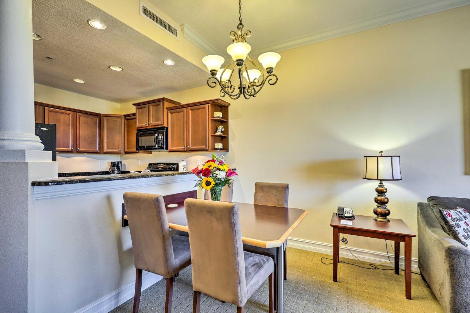 Bild 8: Upscale Unit in Private Golf Resort with Pool!