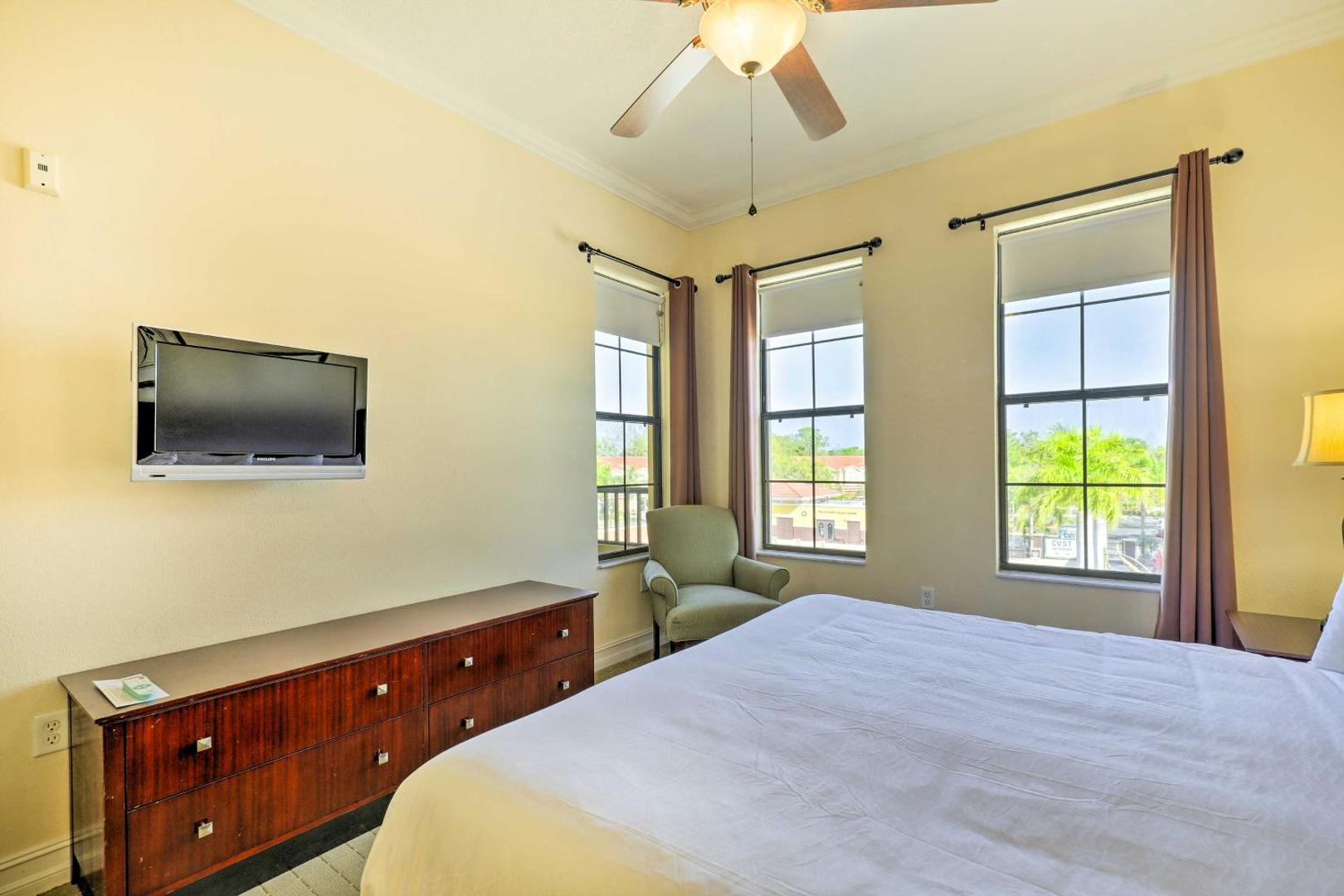 Bild 10: Upscale Unit in Private Golf Resort with Pool!