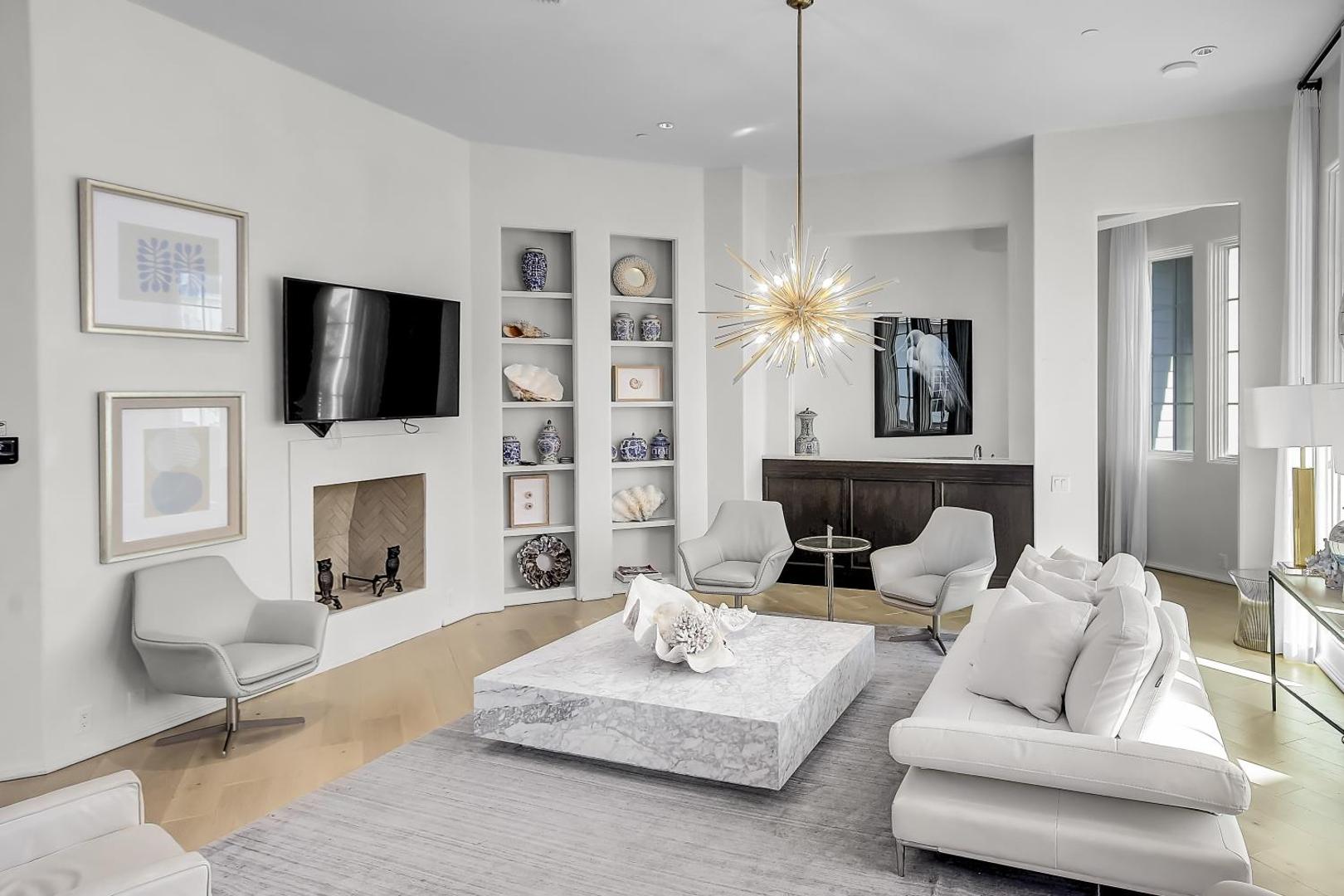Zdjęcie 4: Private Pool, Gulf Views & Luxurious Features Throughout this Lovely Residence condo