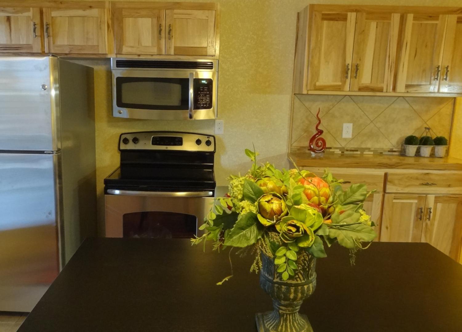 Billede 10: A2 - Poolside King Cabana with full kitchen, king bed, sleeper sofa and pool access