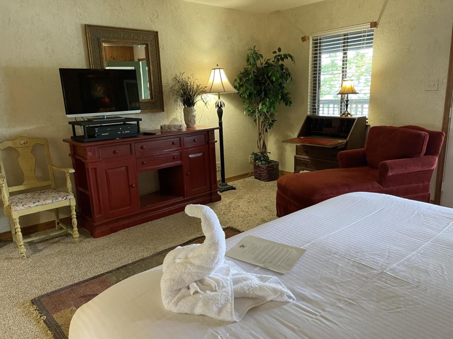 Bild 10: C17 - Lake view three bedroom, three bath log-sided cottage with private hot tub overlooking Lake Ouachita