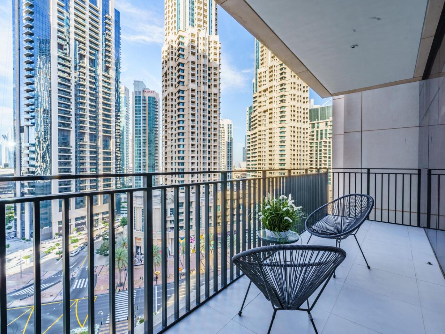 Billede 4: Classy 2BR in Boulevard Crescent - Downtown Dubai