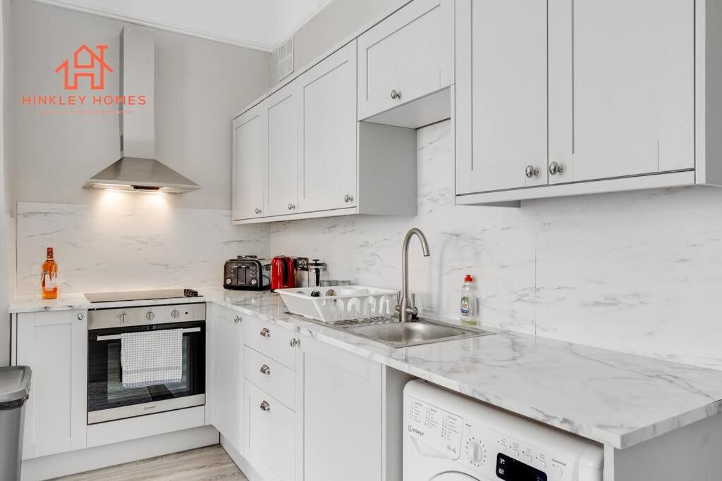 Billede 2: Open & Spacious Ground Floor Apartment - Sleeps 6