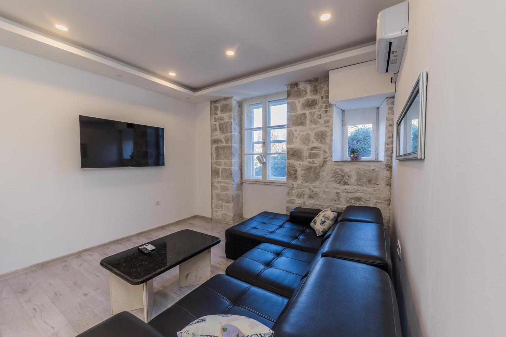 Zdjęcie 2: A 2 - spacious apt on seafront with the sea view