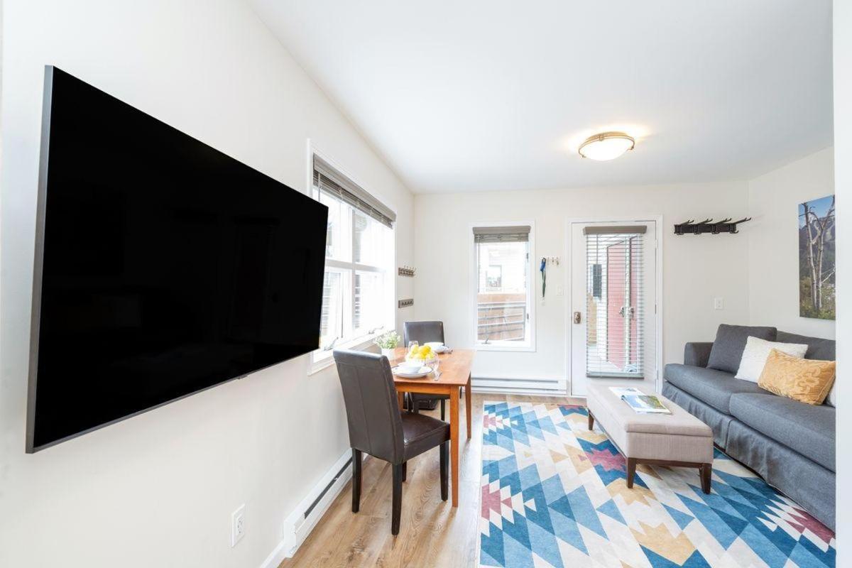 Zdjęcie 2: Cloud Nine, Walk to Gondola, Top Floor on River & Hot Tub condo