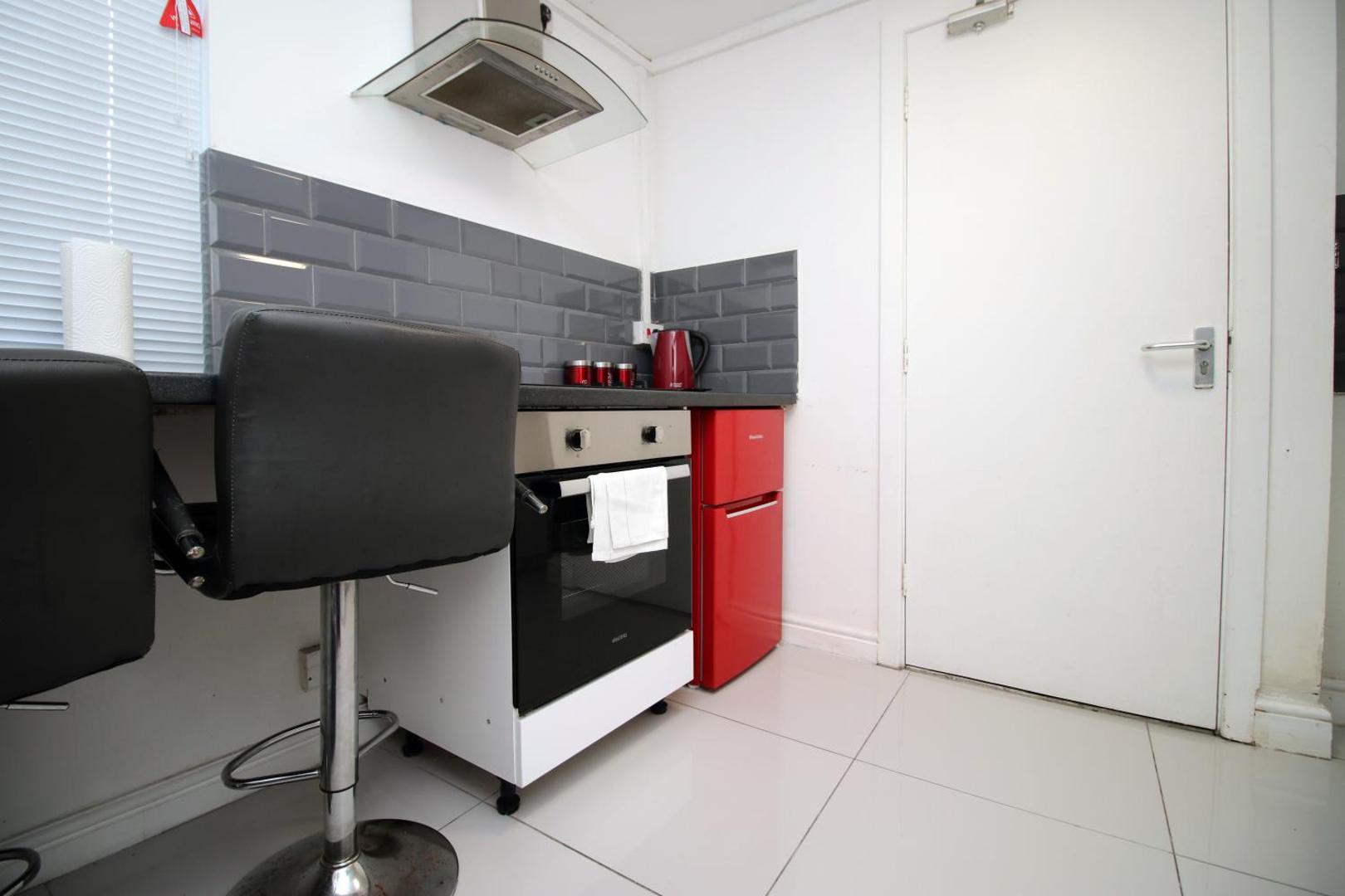 Zdjęcie 2: Studio - Sleeps 10 - Parking - Wifi