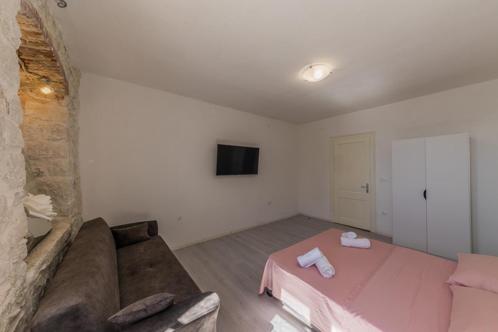 Foto 6: A 1 - spacious apt on the seafront with terrace