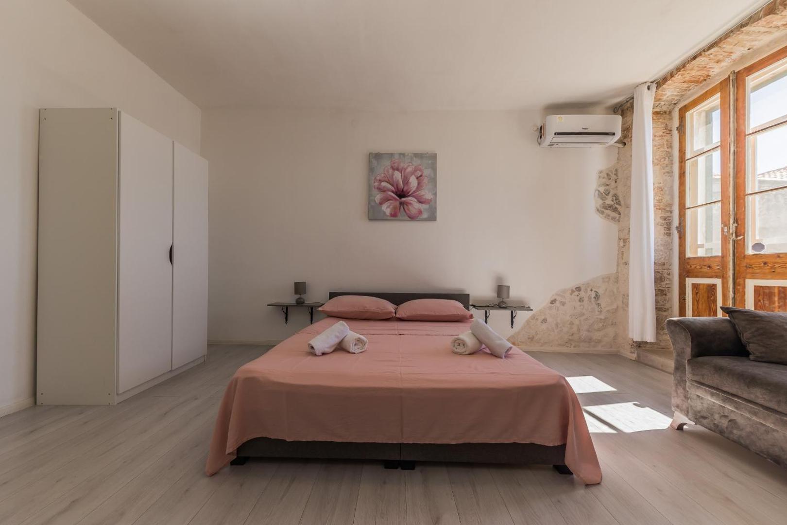 Foto 10: A 1 - spacious apt on the seafront with terrace