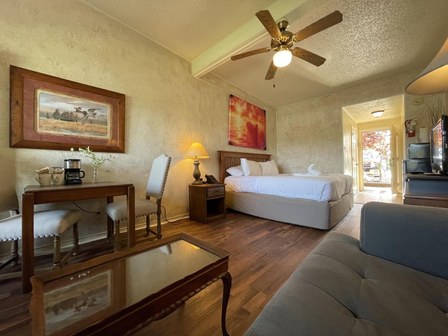 Fotografie 7: GR12 - Mountain Harbor King Guest Room on Lake Ouachita