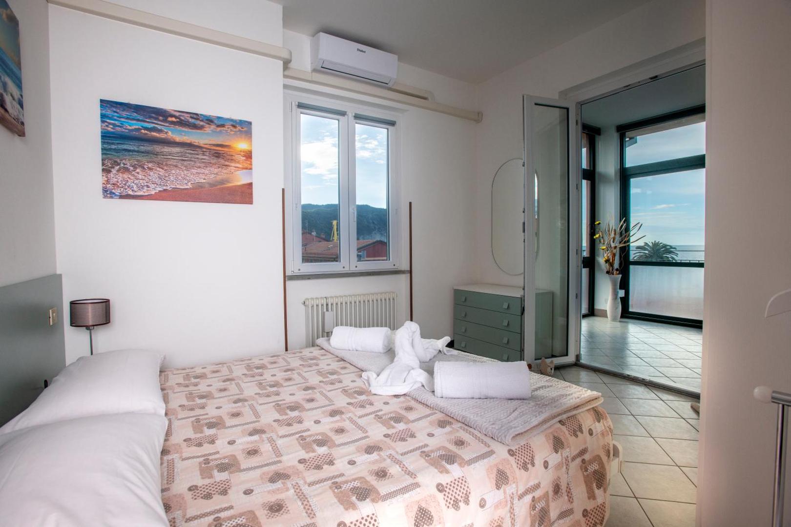 Fotografie 4: 162 - La Veranda Sull'Acqua, Fronte e Vista Mare Riva Trigoso, POSTO AUTO PRIVATO