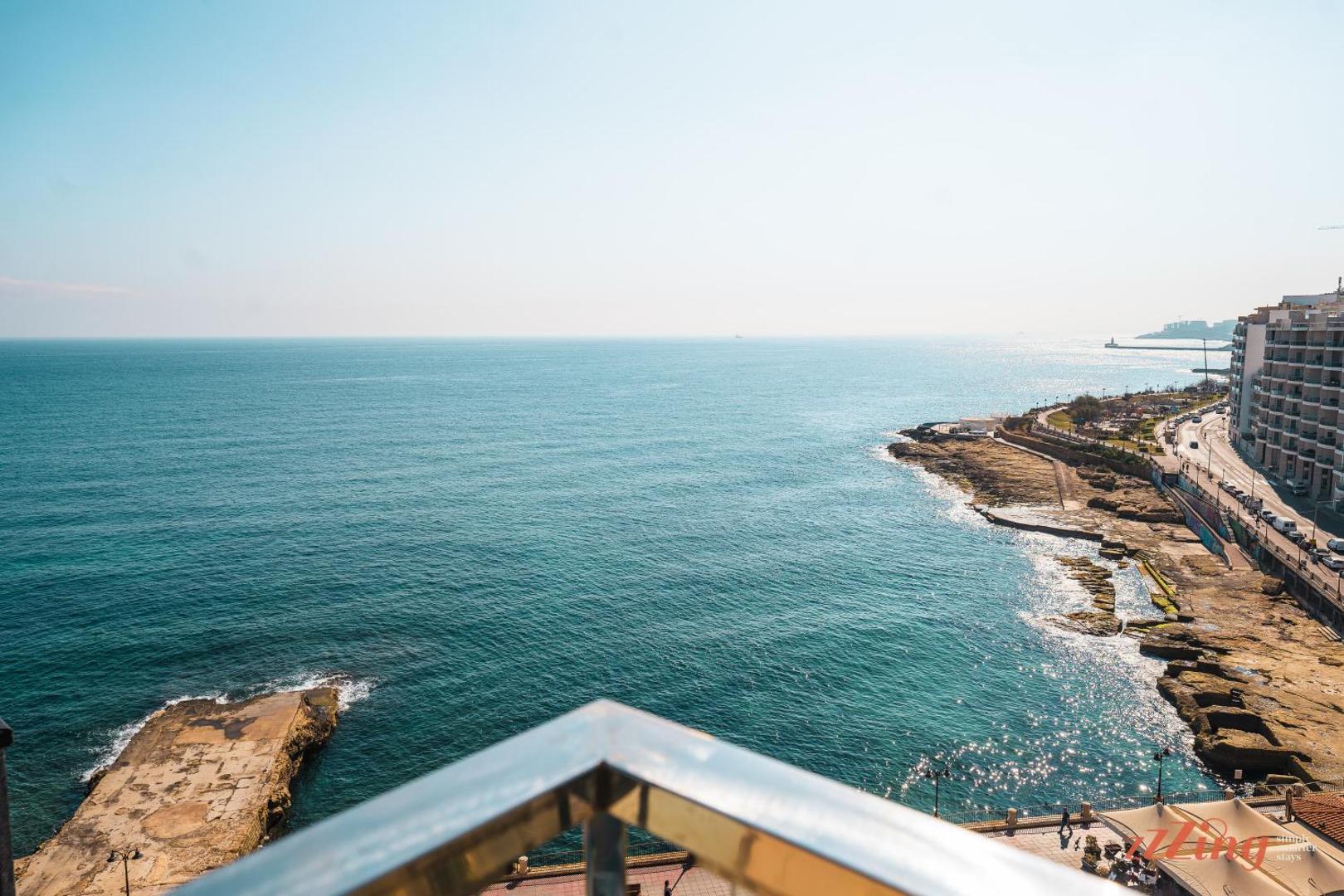 Foto 6: Seafront Studio with Stunning Terrace - Sliema, Malta
