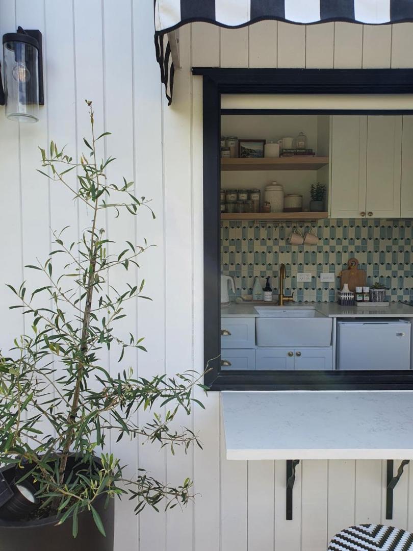 Φωτογραφία 9: Tiny house with greenhouse dining
