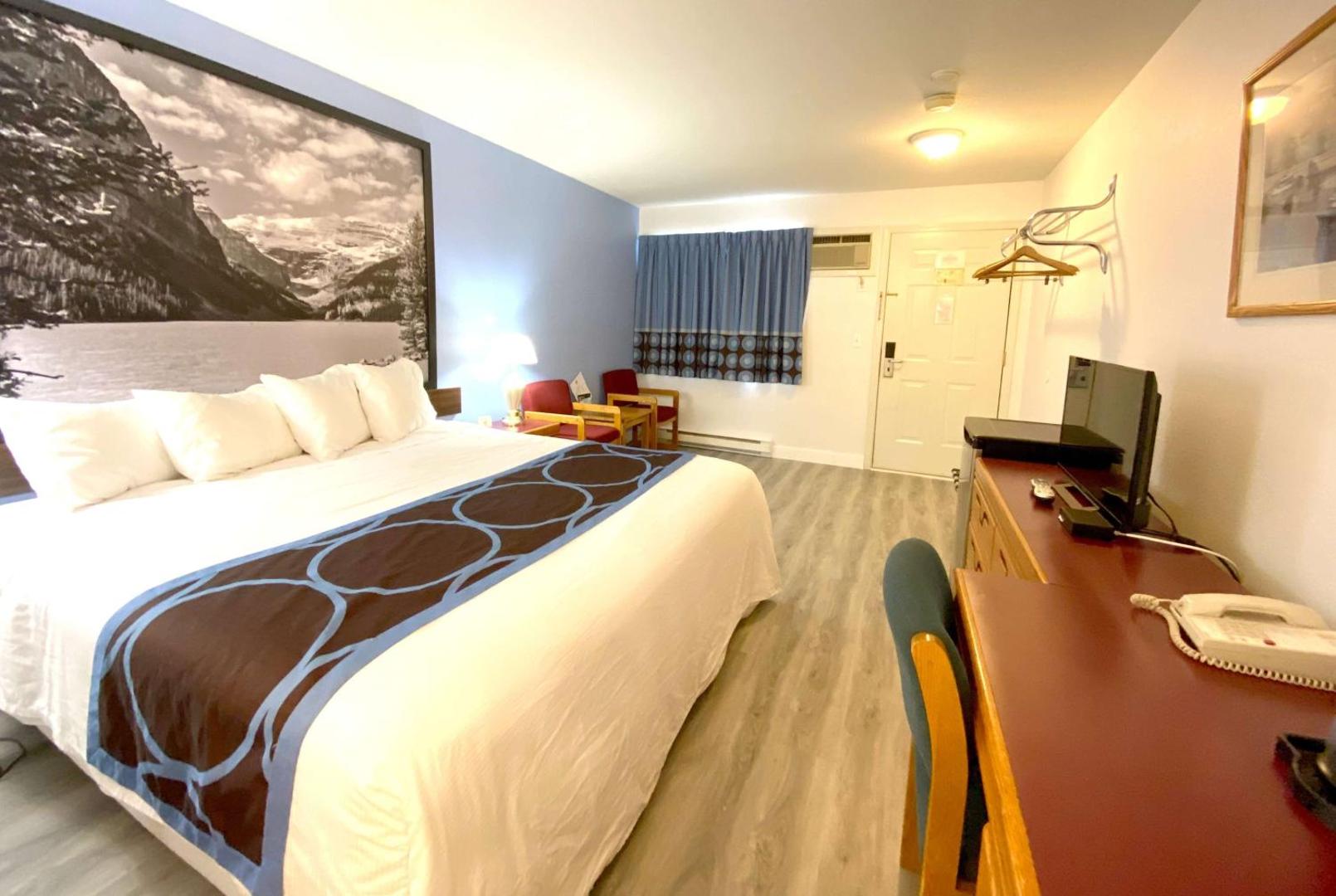 Kuva 9: Super 8 by Wyndham Sicamous