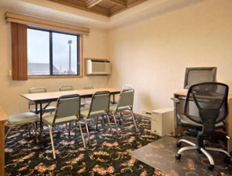 Foto 10: Super 8 by Wyndham Ottawa Starved Rock