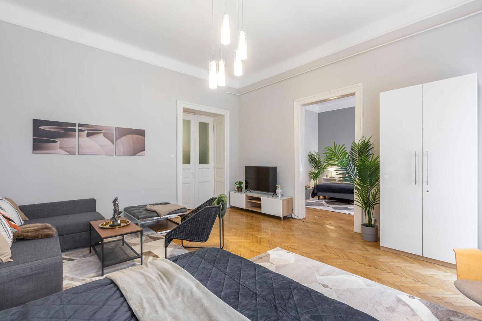 Photo 5 : Spacious & Cozy Downtown Apartment with Balcony
