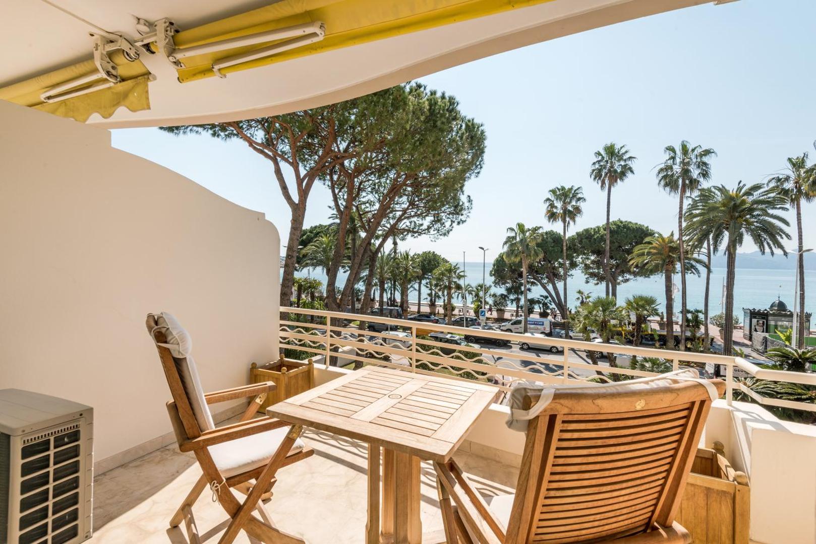 Fotografie 3: Buckingham & Lloyds - Cannes
