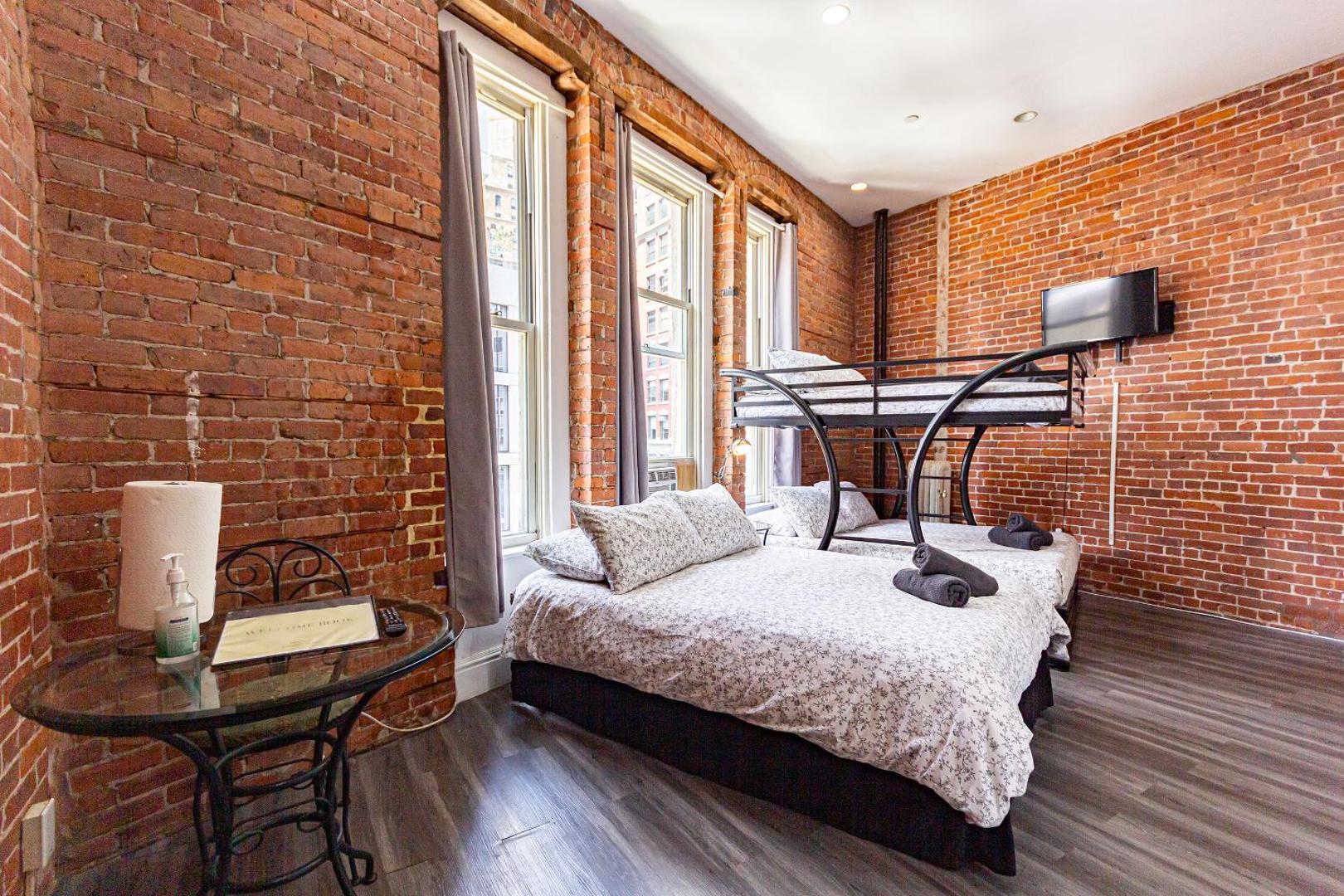 Fotografie 10: STUDIO PLUS, Next to the Korea-Town