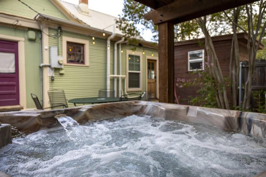 Fotografie 4: Fire Pit, Hot Tub, King Beds