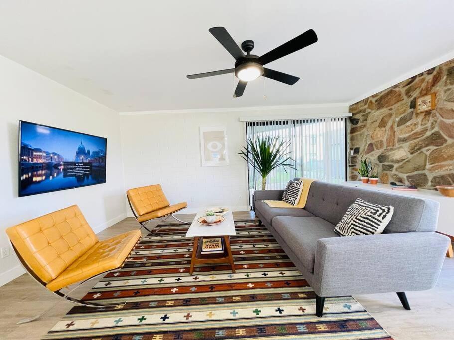 Billede 5: Walkable OTS, Heated Poolside Mid Century Condo