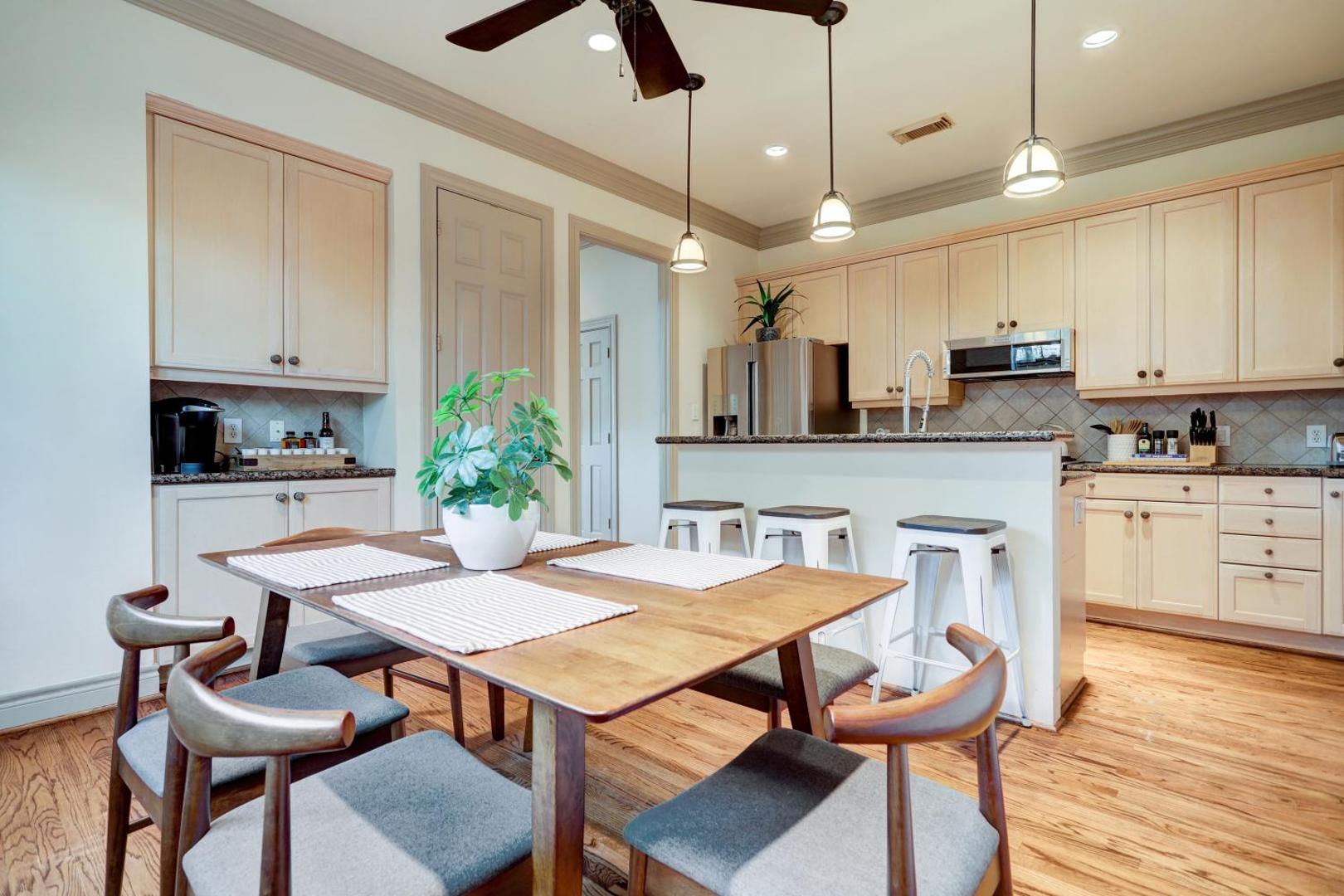 Foto 7: Spacious & Intimate Townhome near TMC/NRG Stadium/Rice Village