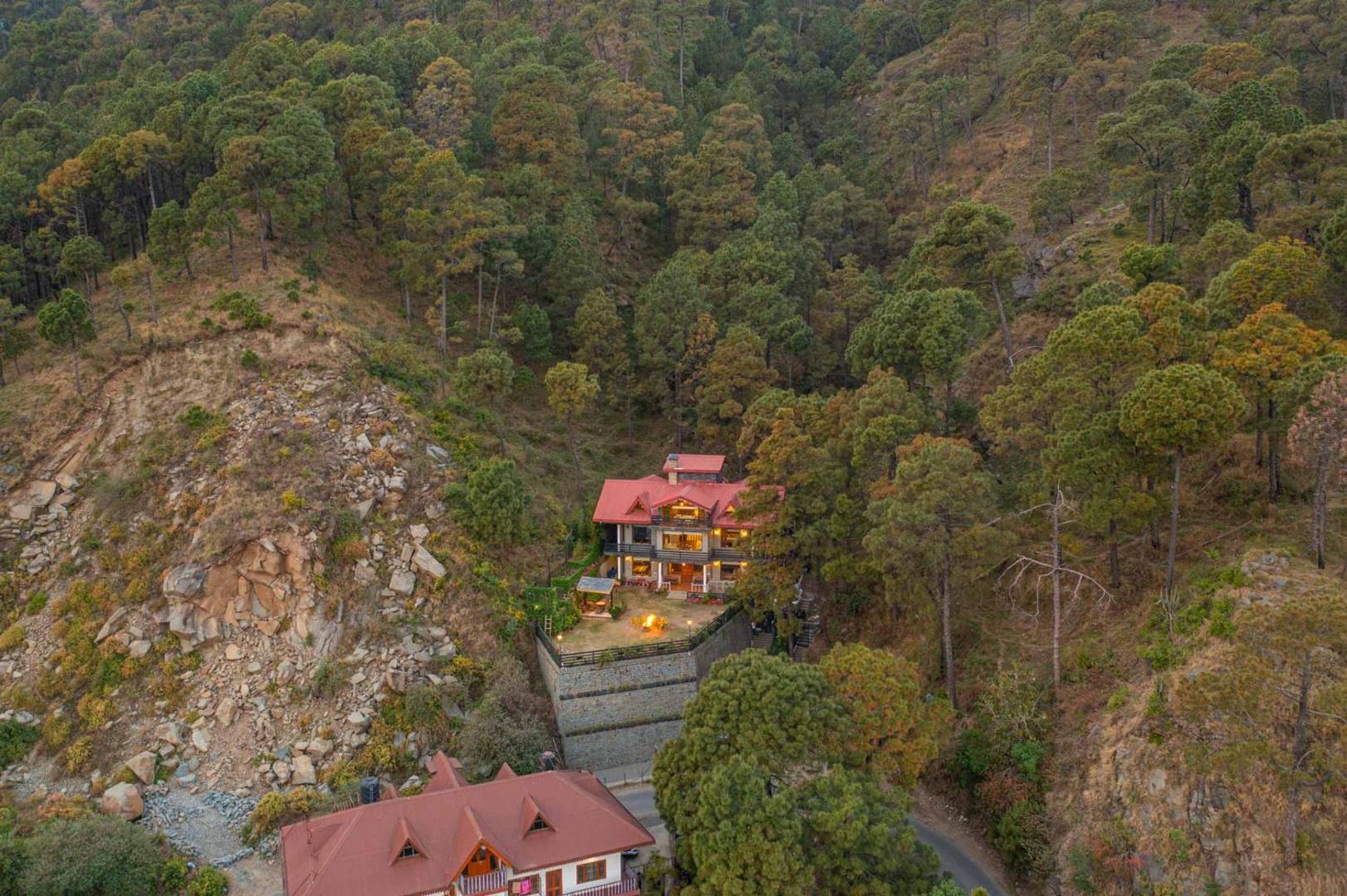 Bilde 2: Secluded, 5 Bedroom Villa With Open Deck And Scenic Views