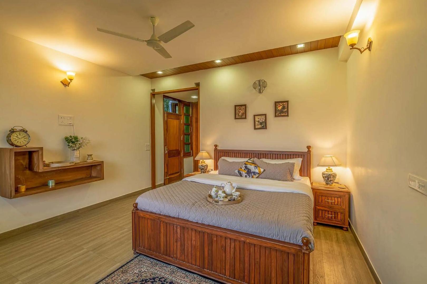 Bilde 10: Secluded, 5 Bedroom Villa With Open Deck And Scenic Views