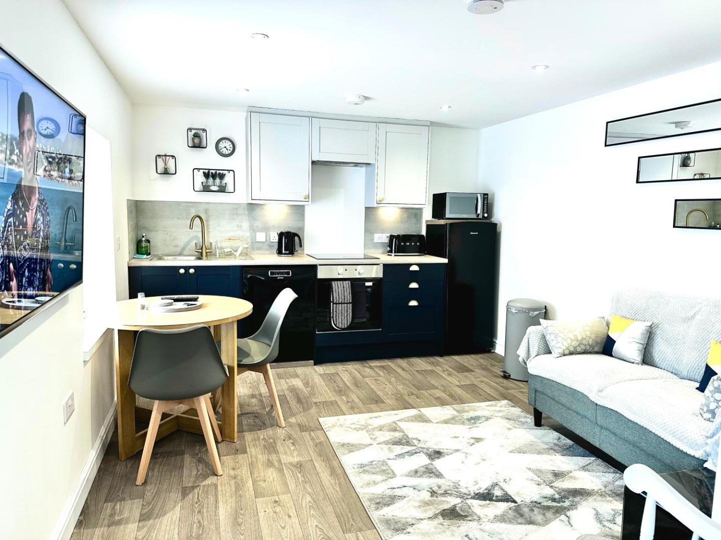 Foto 7: Central, Stylish - 2 Bed Property, The Stable @ Warrenfield, Free WiFi & Parking
