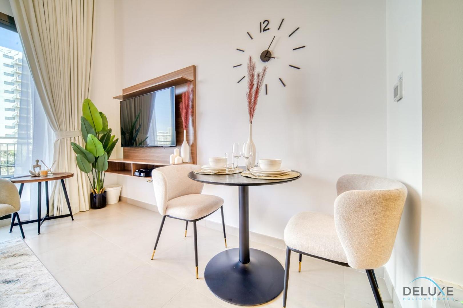 Kuva 5: Sleek Studio at UNA Town Square Dubailand by Deluxe Holiday Homes